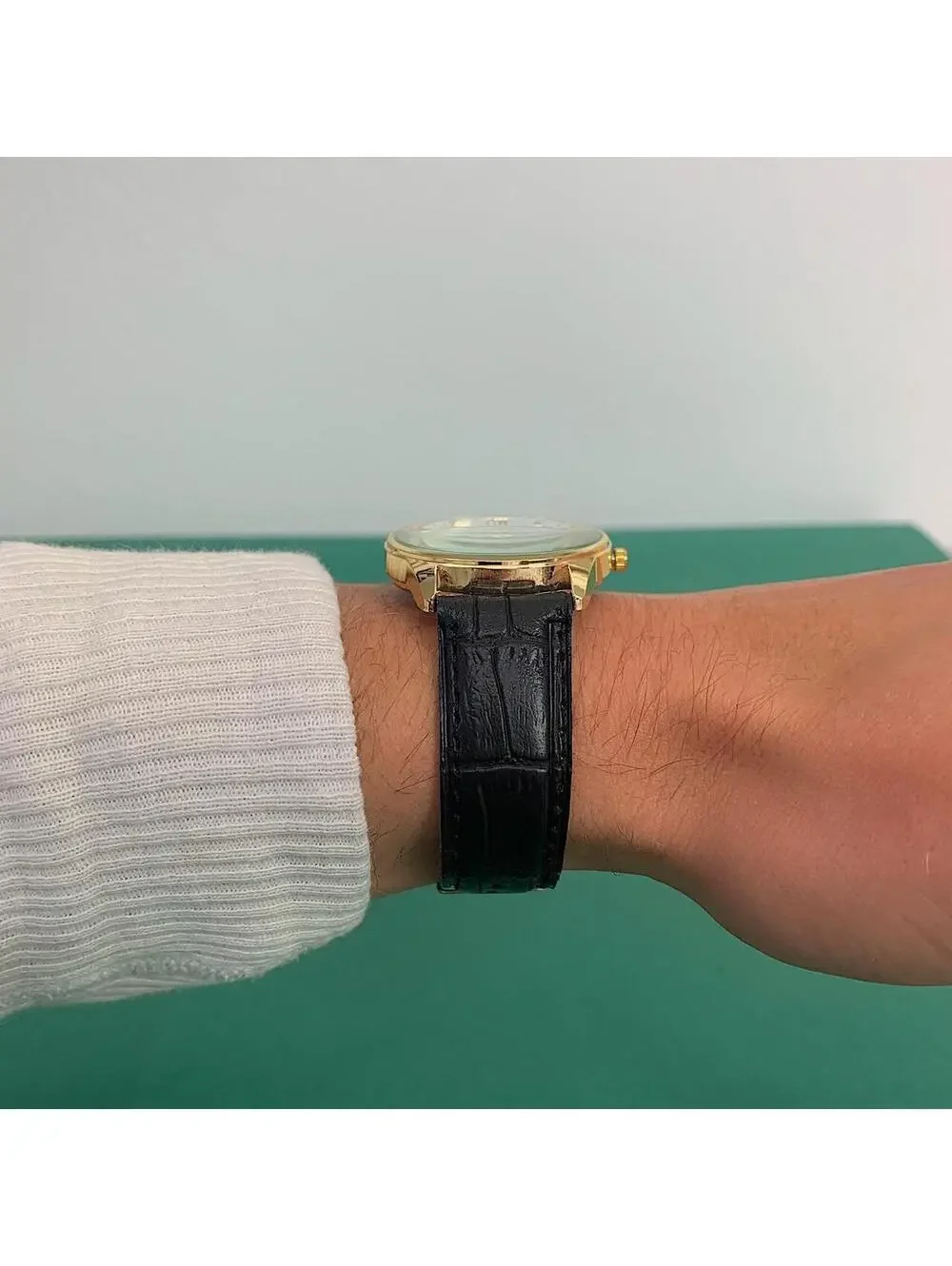 Minimalistic Black essential vintage 90s style gold and leather style band